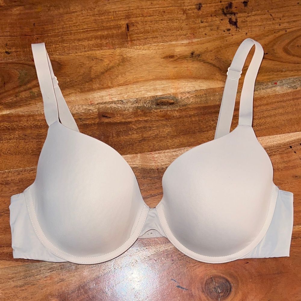 Victoria's Secret Cream Bra 36D lightly lined